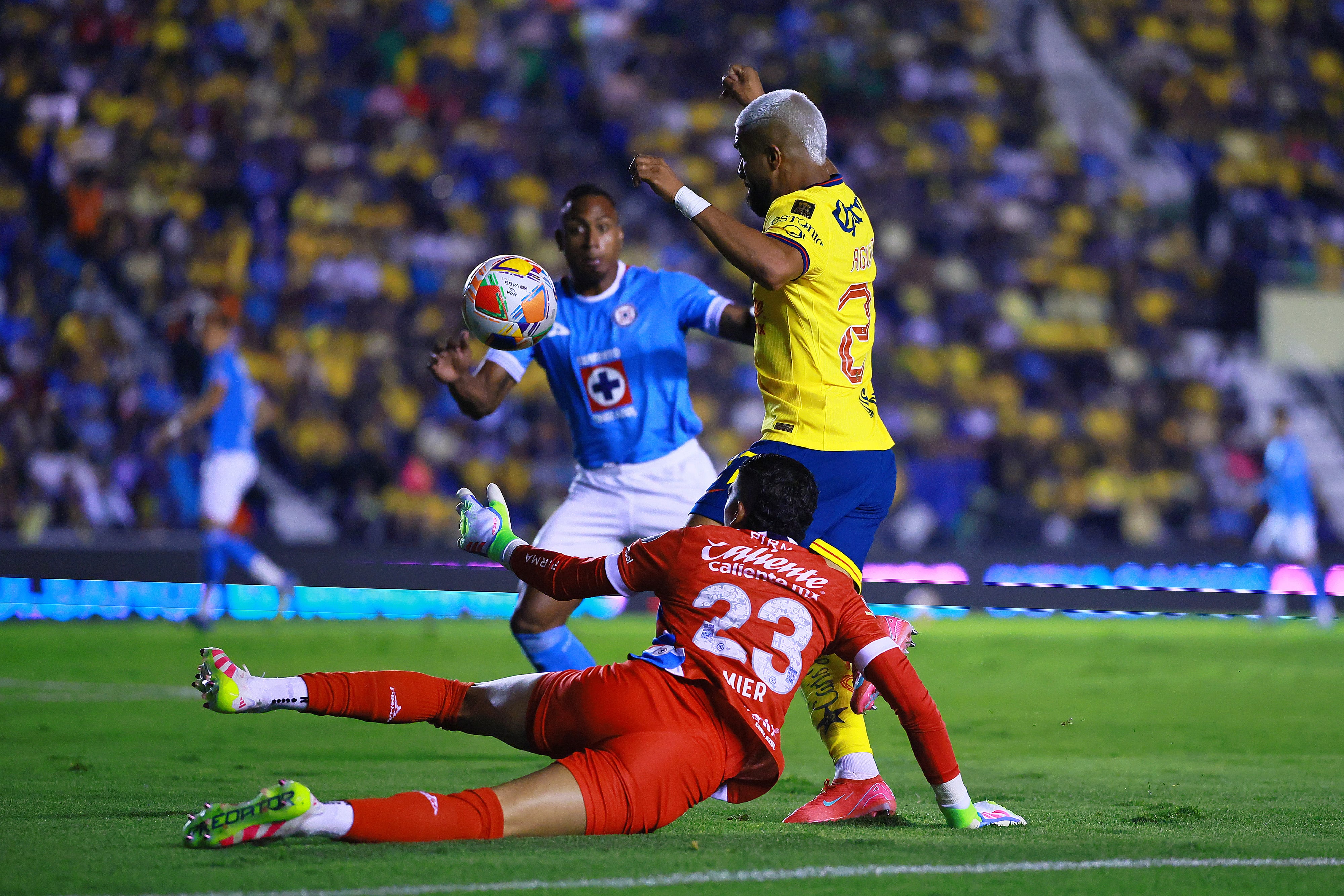 Acción de Mier que cambió por completo el América vs. Cruz Azul de Liga MX