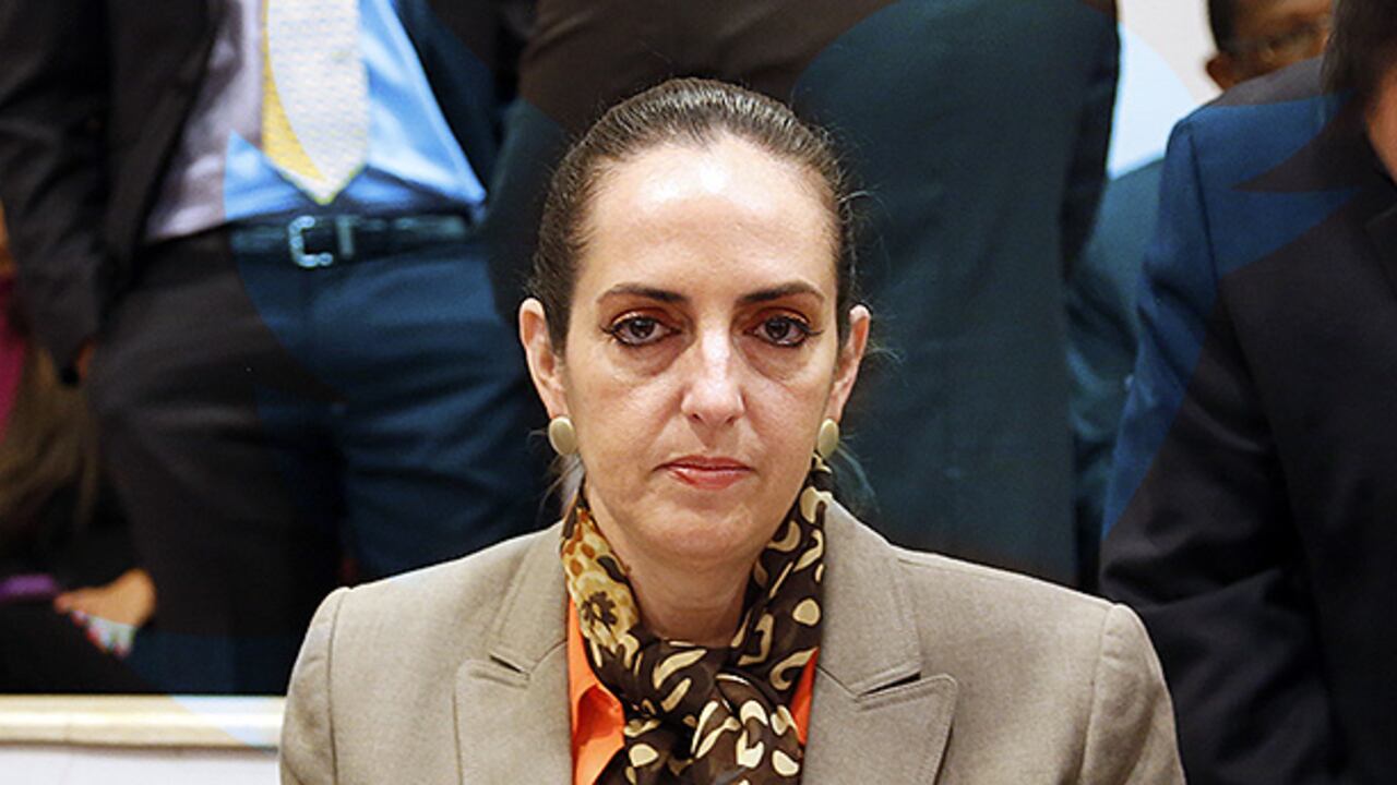 La senadora señaló al NYT de recibir dinero a cambio de desprestigiar el Ejército colombiano