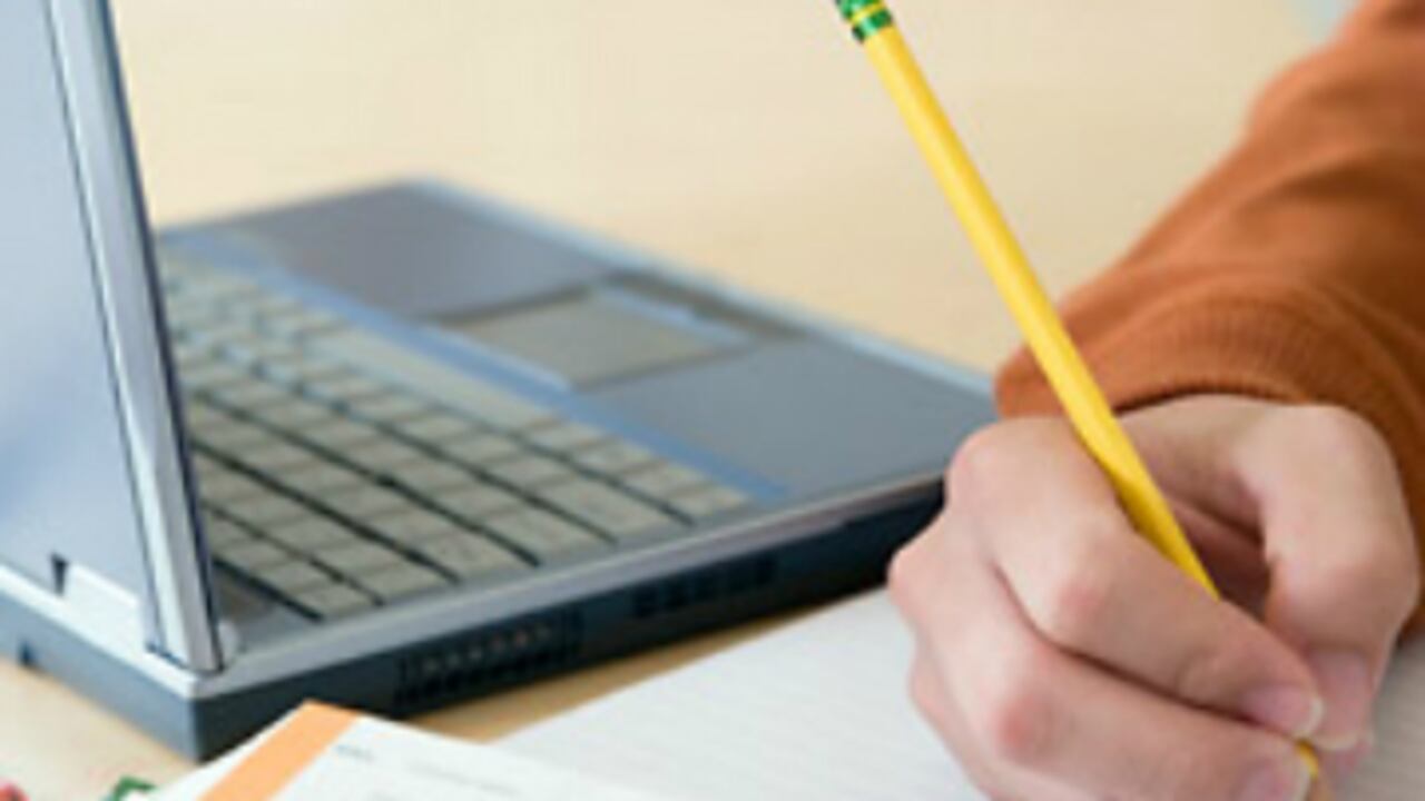 La situación económica o un accidente pueden dejar en vilo la educación de sus hijos o seres queridos.