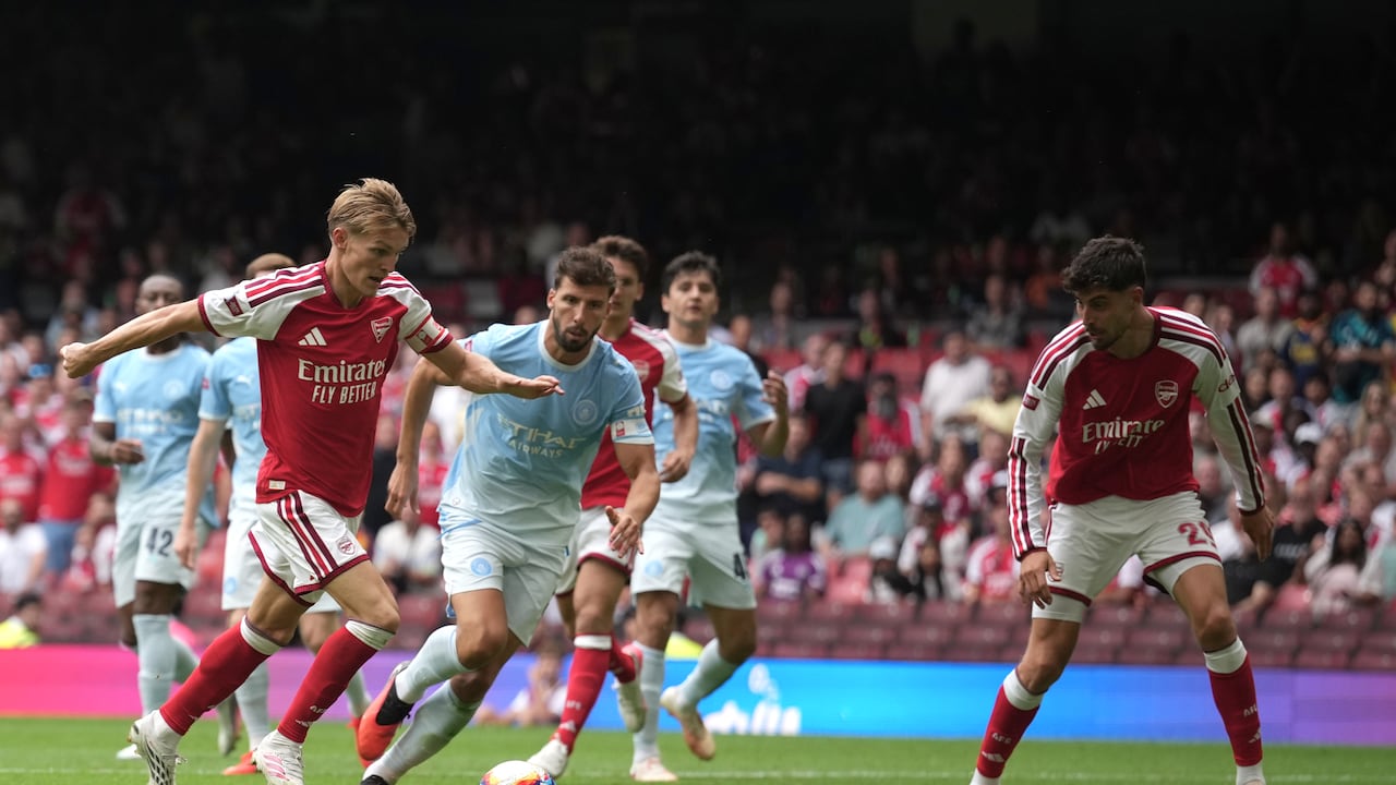 Martin Odegaard antes de marcar el 3-0 de Arsenal vs. Manchester City.