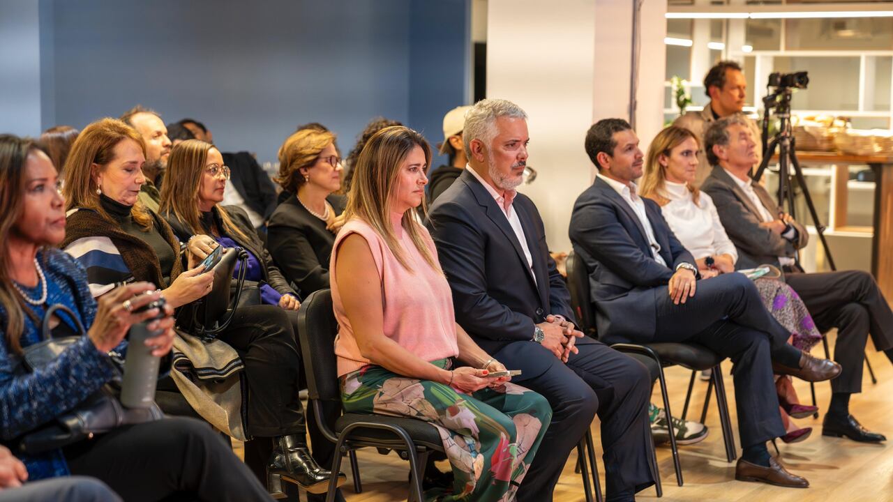 El expresidente Iván Duque y su antiguo equipo de gobierno.