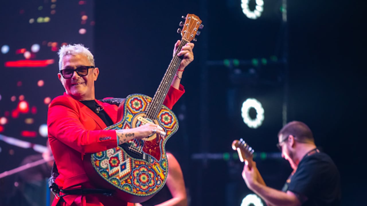 Alejandro Sanz se presentó la noche del viernes 14 de abril en la capital colombiana. (Photo by Medios y Media/Getty Images)