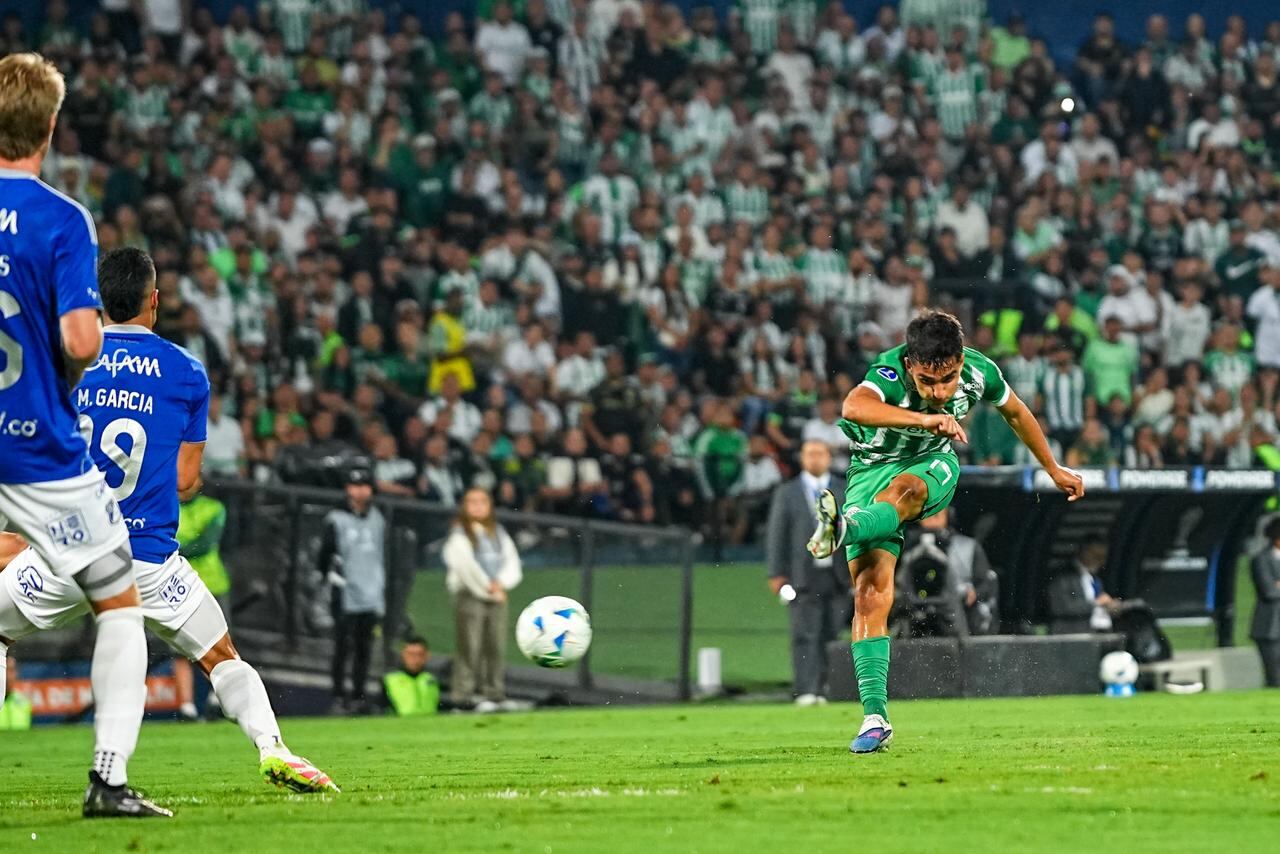 Imagen del partido de playoffs de la Copa Sudamericana 2026 entre Atlético Nacional y Millonarios.