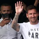 FILE PHOTO: Soccer Football - Lionel Messi arrives in Paris to join Paris St Germain - Paris-Le Bourget Airport, Paris, France - August 10, 2021 Lionel Messi waves as he arrives in Paris REUTERS/Yves Herman - UP1EH8A12T21N/File Photo