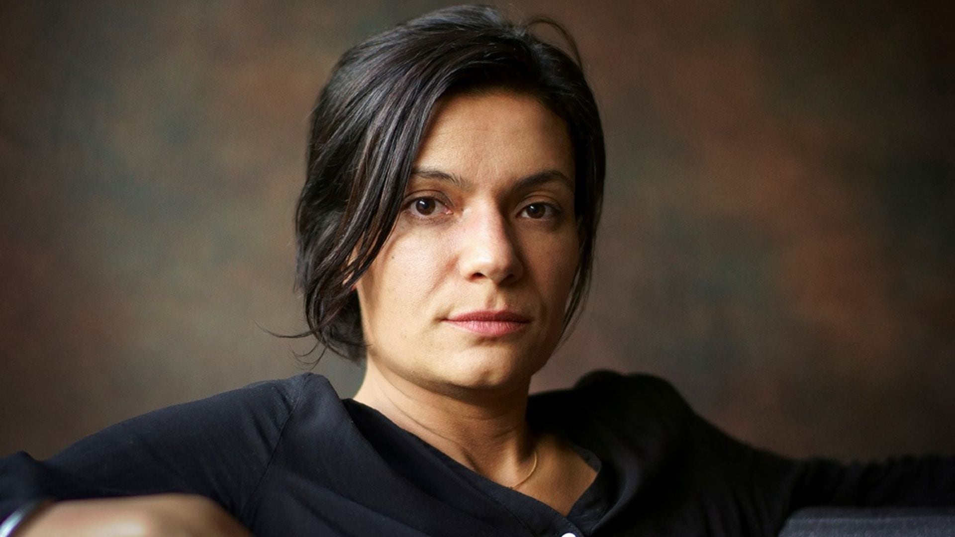 Huir al presente es una invitación a recuperar la atención sobre lo cotidiano, a volver a estar presentes, a disfrutar los procesos. Y eso no solo aplica a la vida personal, sino también a la manera como lideramos y tomamos decisiones.