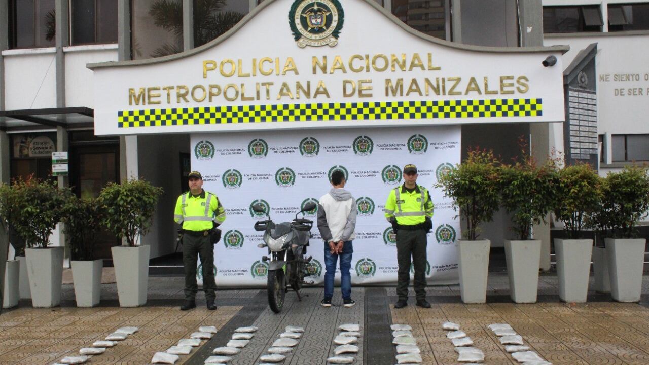 Un joven llevaba en su motocicleta 34 kilos de marihuana