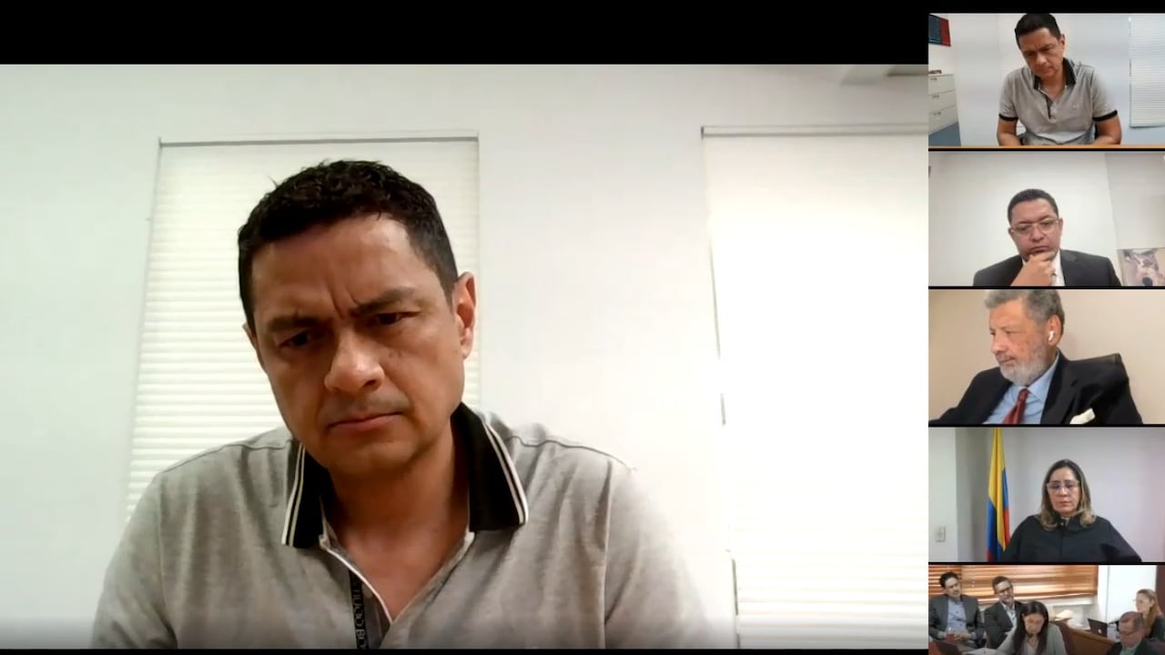 Óscar Monsalve Pineda, hermano del exparamilitar Juan Guillermo Monsalve, declaró en el juicio contra el expresidente Uribe.