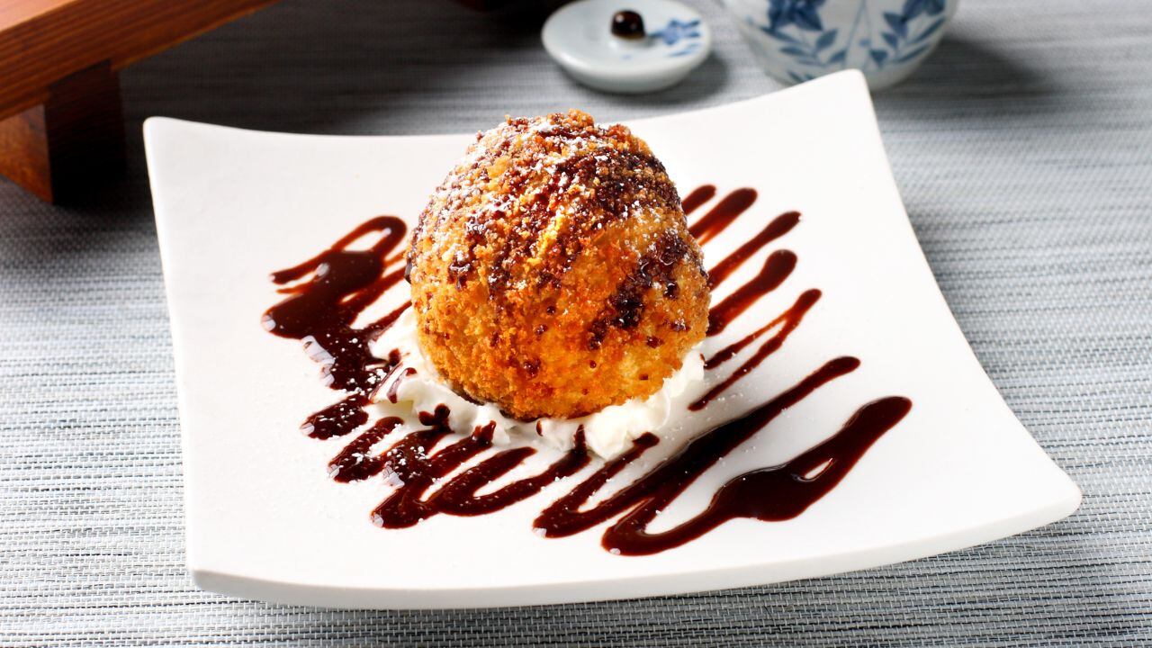 Electrodomésticos tecnológicos  para preparar helado frito.