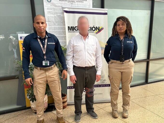 “@MigracionCol aplica medida de inadmisión a un ciudadano extranjero que pretendía ingresar al país por el @AeropuertoMDE y presentaba en nuestros sistemas una alerta de #AngelWatch como posible agresor sexual”, informó la entidad, vía X.
