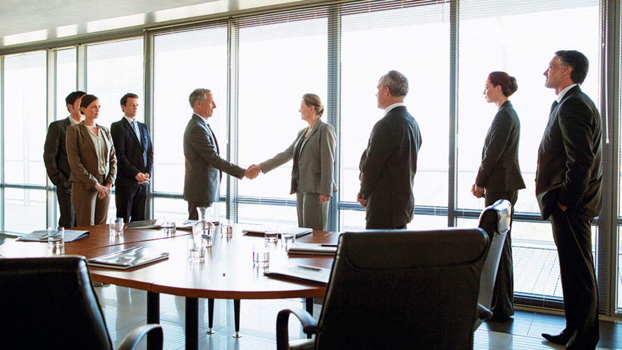 La incerti-dumbre de la reforma tributaria podría acelerar negocios. Las decisiones en materia de impuestos rigen a partir de 2023 y algunos preferirían no correr riesgos.