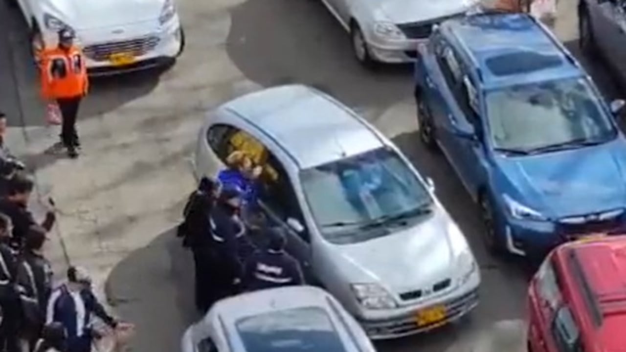 El conductor del carro fue sancionado con un comparendo.