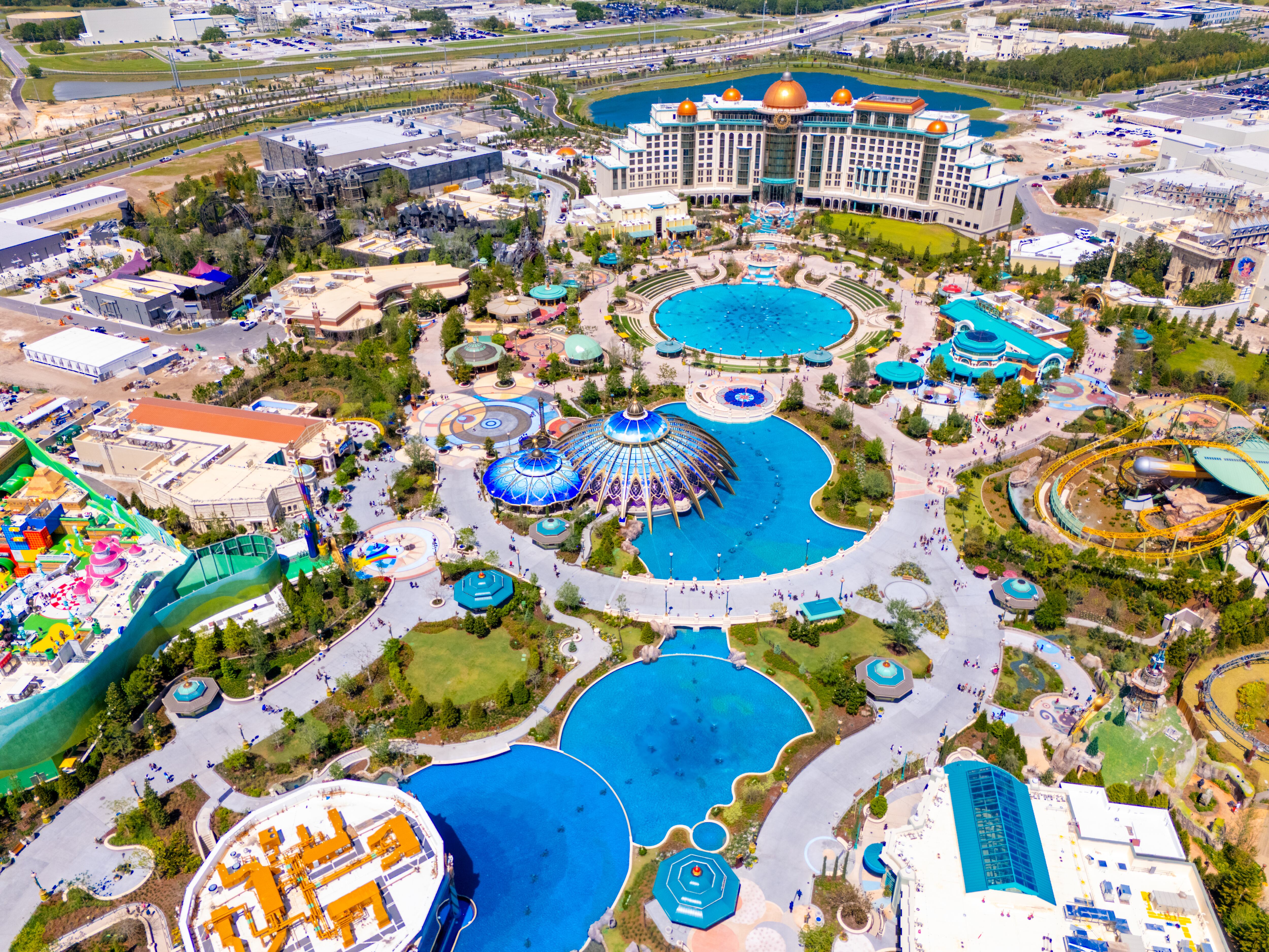 Con cinco zonas temáticas como el Mundo del Wizarding World y Super Nintendo World, el parque promete romper esquemas y consolidarse como competencia directa de Disney.