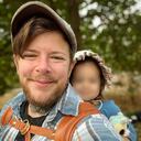 Padre transgénero quedó embarazo y tuvo a una niña.