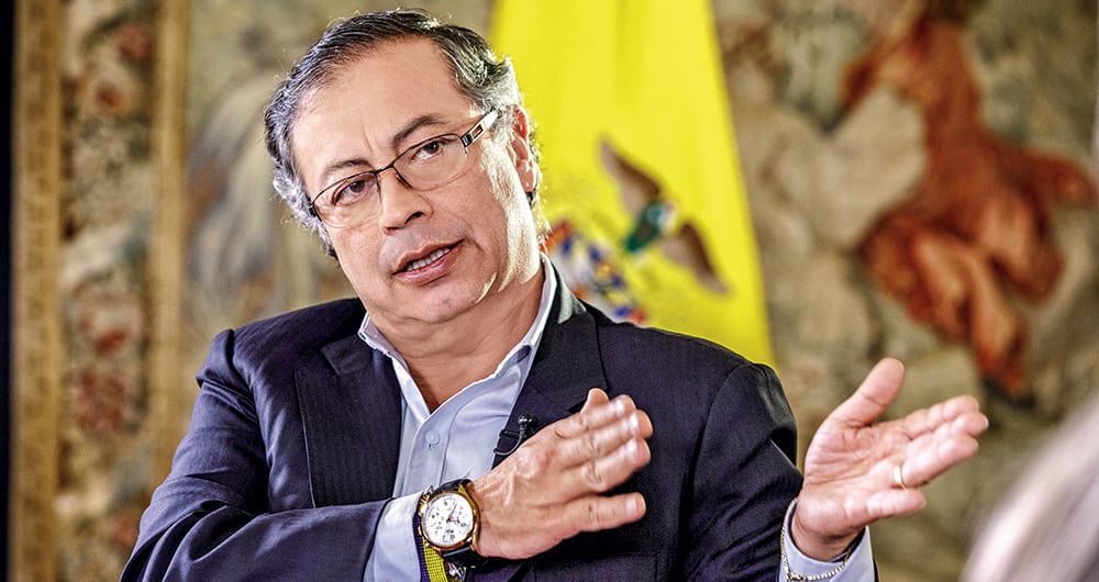 gustavo petro inició su mandato con una economía global al borde de la recesión y con el freno de mano puesto en la actividad productiva nacional.