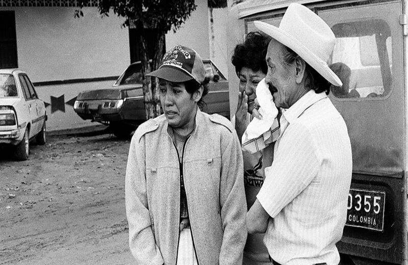 Un día después de la avalancha los pocos sobrevivientes que quedaron se dan cuenta de la magnitud de la tragedia, lo cual desató un profundo dolor.