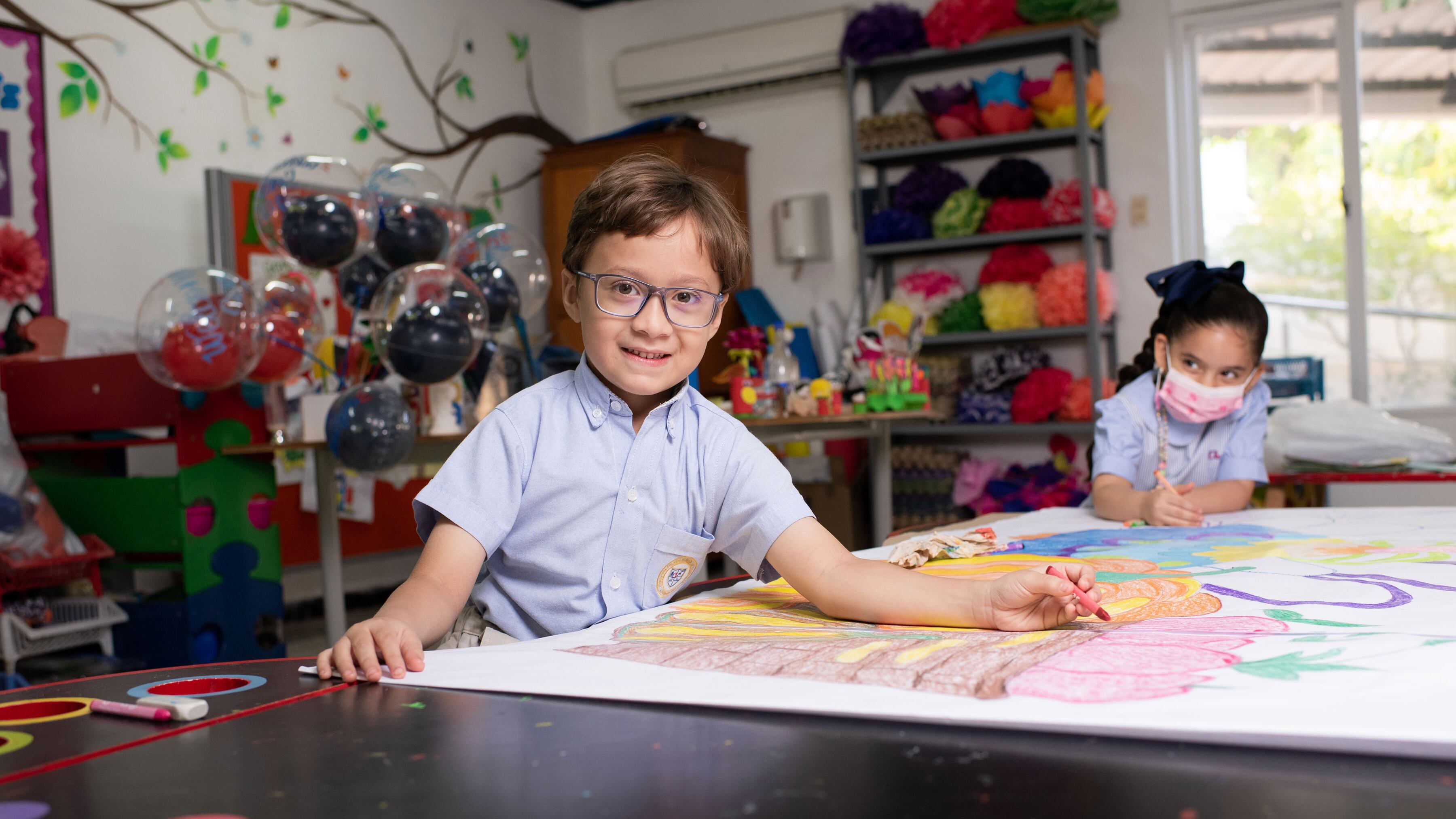 A través de proyectos se potencia el bilingüismo, que arranca con el proceso de inmersión desde el preescolar, la comprensión de lectura y la expresión oral y escrita.