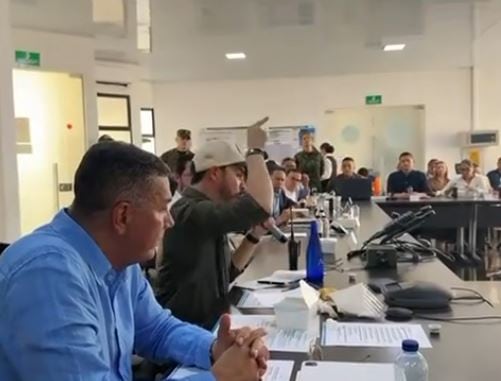 Visiblemente molesto, el presidente Abelardo de la Espriella aseguró que no va a permitir alianzas de mandatarios locales o seccionales con los bandidos.