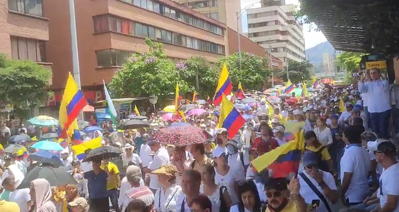 Las protestas iniciaron en el cruce entre la Avenida Oriental y la Avenida La Playa.