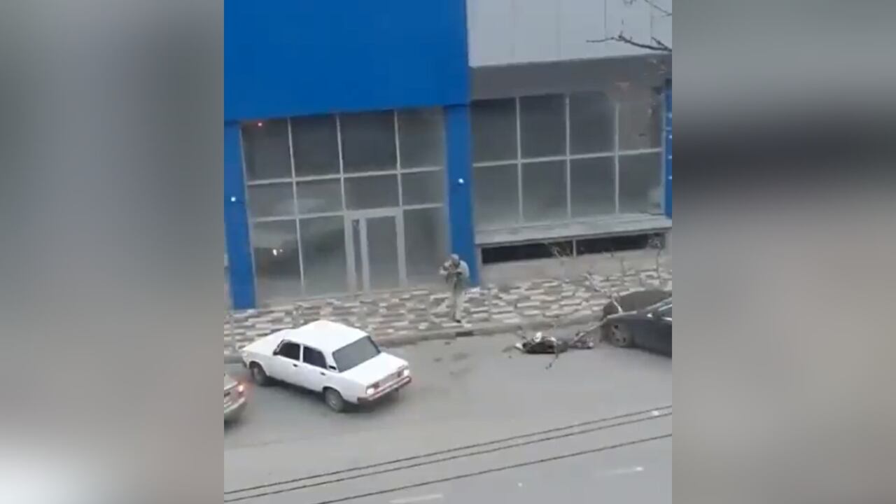 Tres muertos deja un tiroteo en un centro comercial de Rusia