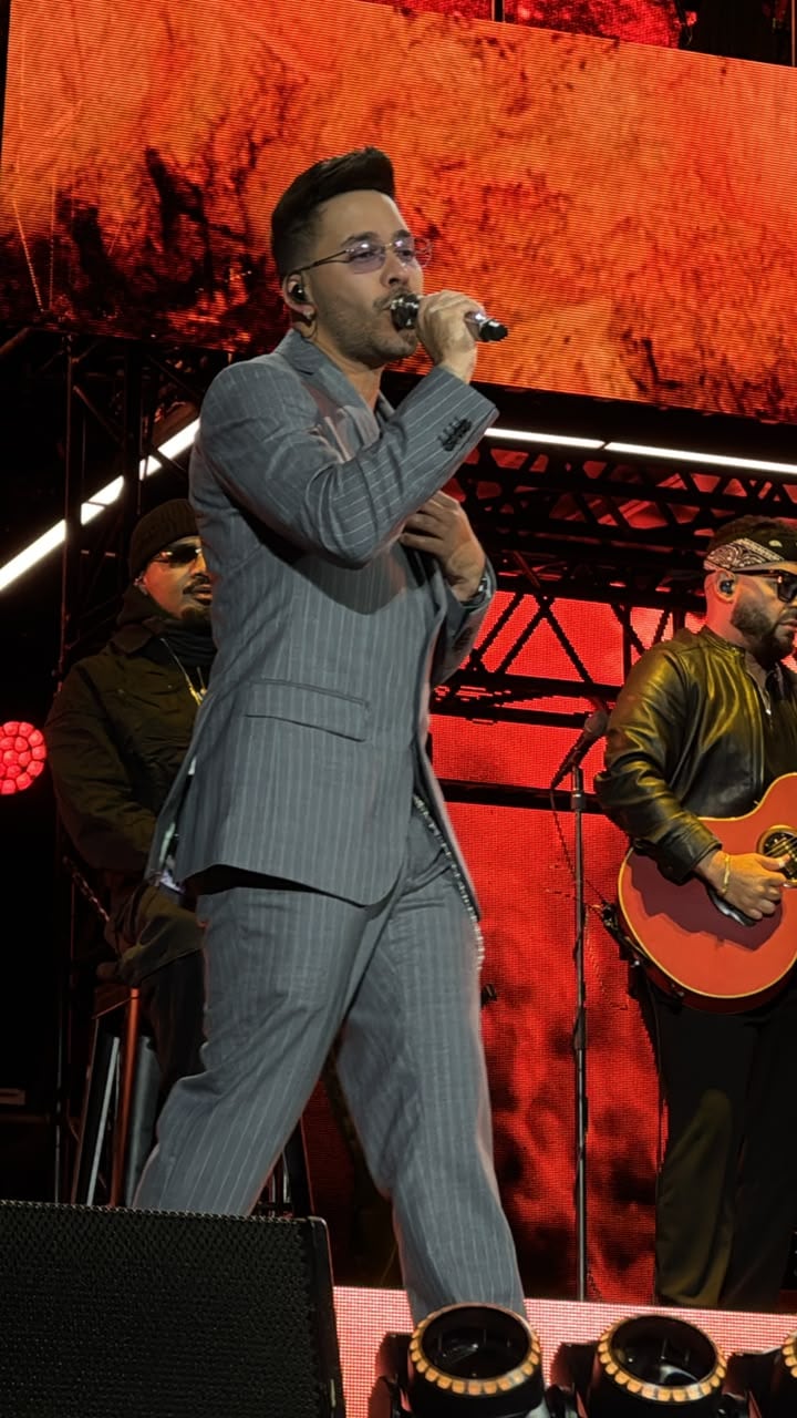 Prince Royce también regresó a las canciones con las que construyó su propia historia dentro del género.