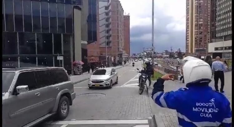 Luego de la llegada de los manifestantes a las instalaciones de la Superintendencia de Notariado y Registro, se restableció la normalidad a la altura de la Calle 26 con carrera 13.