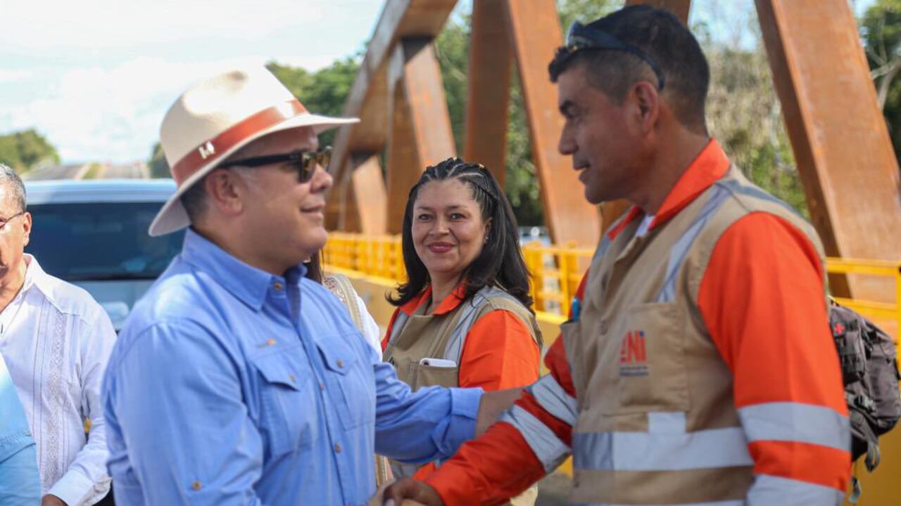 El presidente Iván Duque en la entrega de la octava vía 4G
