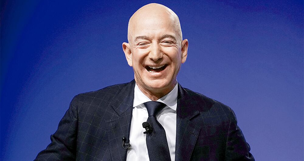 El multimillonario y fundador de Amazon cumplió en julio de este año su sueño de viajar al espacio en su propio cohete, construido por su empresa Blue Origin.