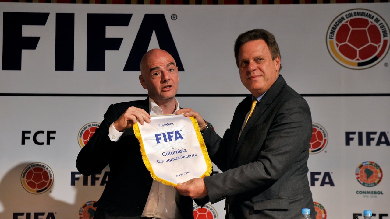 Gianni Infantino junto a Ramón Jesurún.