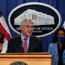 El secretario de Justicia de Estados Unidos, Merrick Garland, anuncia una demanda contra Texas para prohibir el cumplimiento de la ley estatal nueva contra los abortos, en el Departamento de Justicia, en Washington, el jueves 9 de septiembre de 2021. (AP Foto/J. Scott Applewhite)