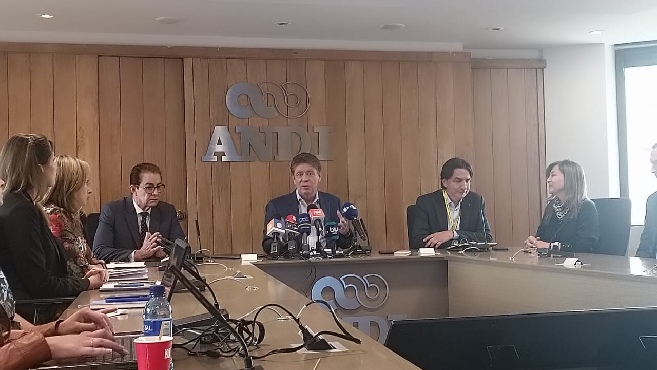 Bruce Macmaster, presidente de la Andi, alertó por la crisis que se vendría en el sistema de salud colombiano.