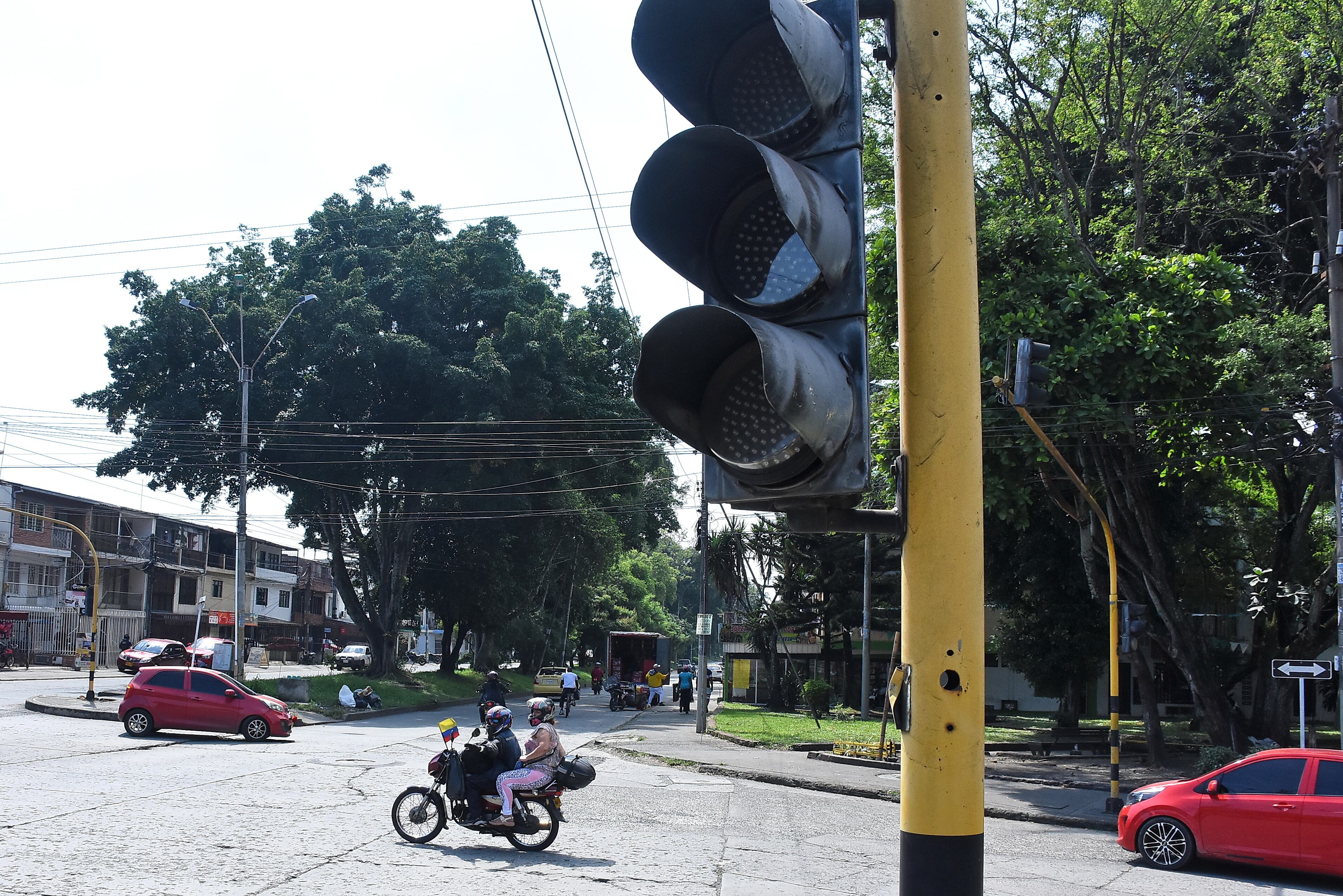 Semáforos sin funcionamiento Calle 14 con Cra 34.
