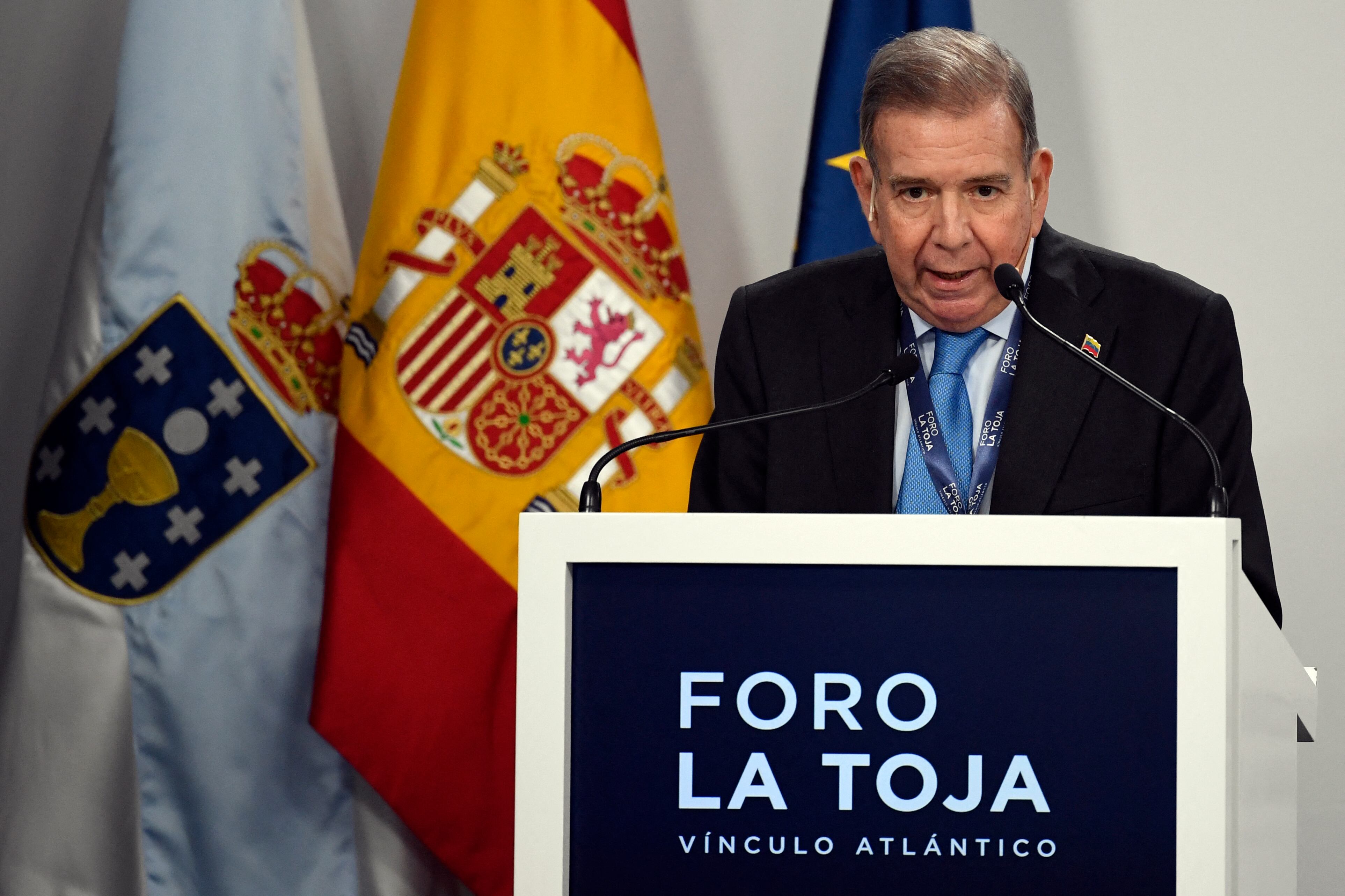 El candidato presidencial de la oposición venezolana, Edmundo González Urrutia, participa en el evento Foro La Toja - Enlace Atlántico, en A Illa da Toxa el 4 de octubre de 2024. (Foto de MIGUEL RIOPA / AFP)