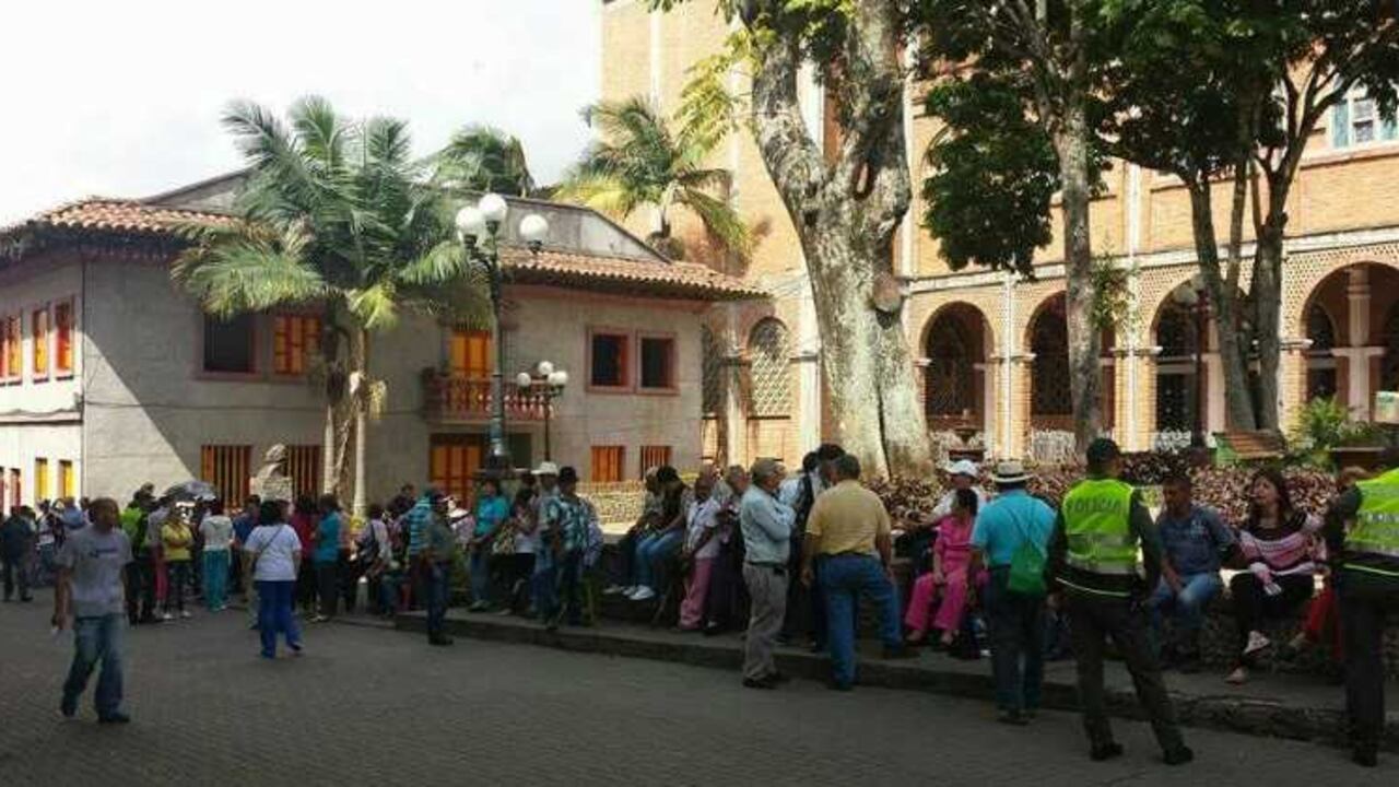 Los habitantes Jericó (Antioquia) hicieron largas filas para hacerse con una moneda y en pocas horas se agotaron los 100.000 ejemplares disponibles. Por ello, este miércoles circularán 400.000 unidades más. Foto: Banco de la República.