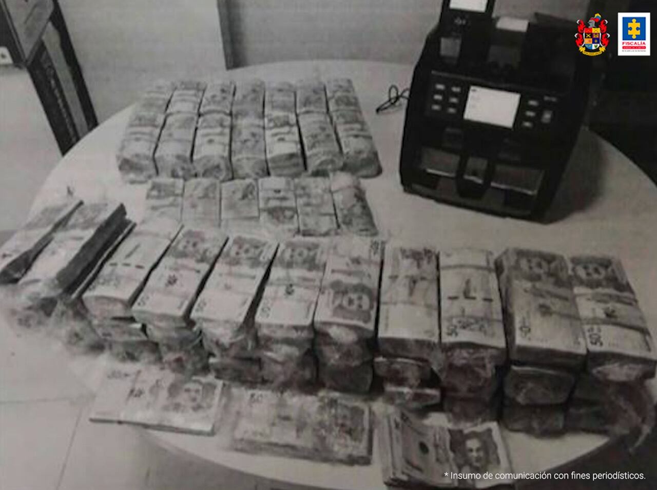 La Fiscalía logró la judicialización de dos personas que fueron sorprendidas con una millonaria suma de dinero en efectivo.