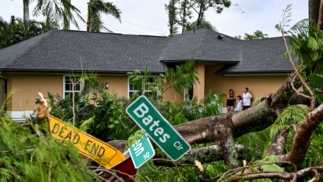 Destrucción tras el paso del huracán Milton.