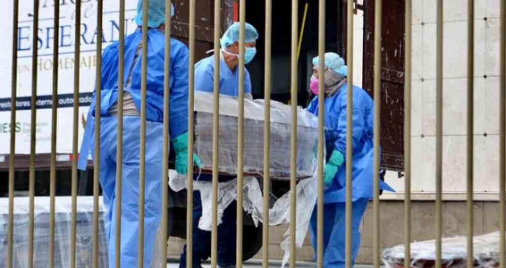 En las últimas semanas, el reporte diario de muertes en Colombia por covid-19 supera las 500. Algunos expertos señalan que el paro tiene que ver, aunque no es el único factor.