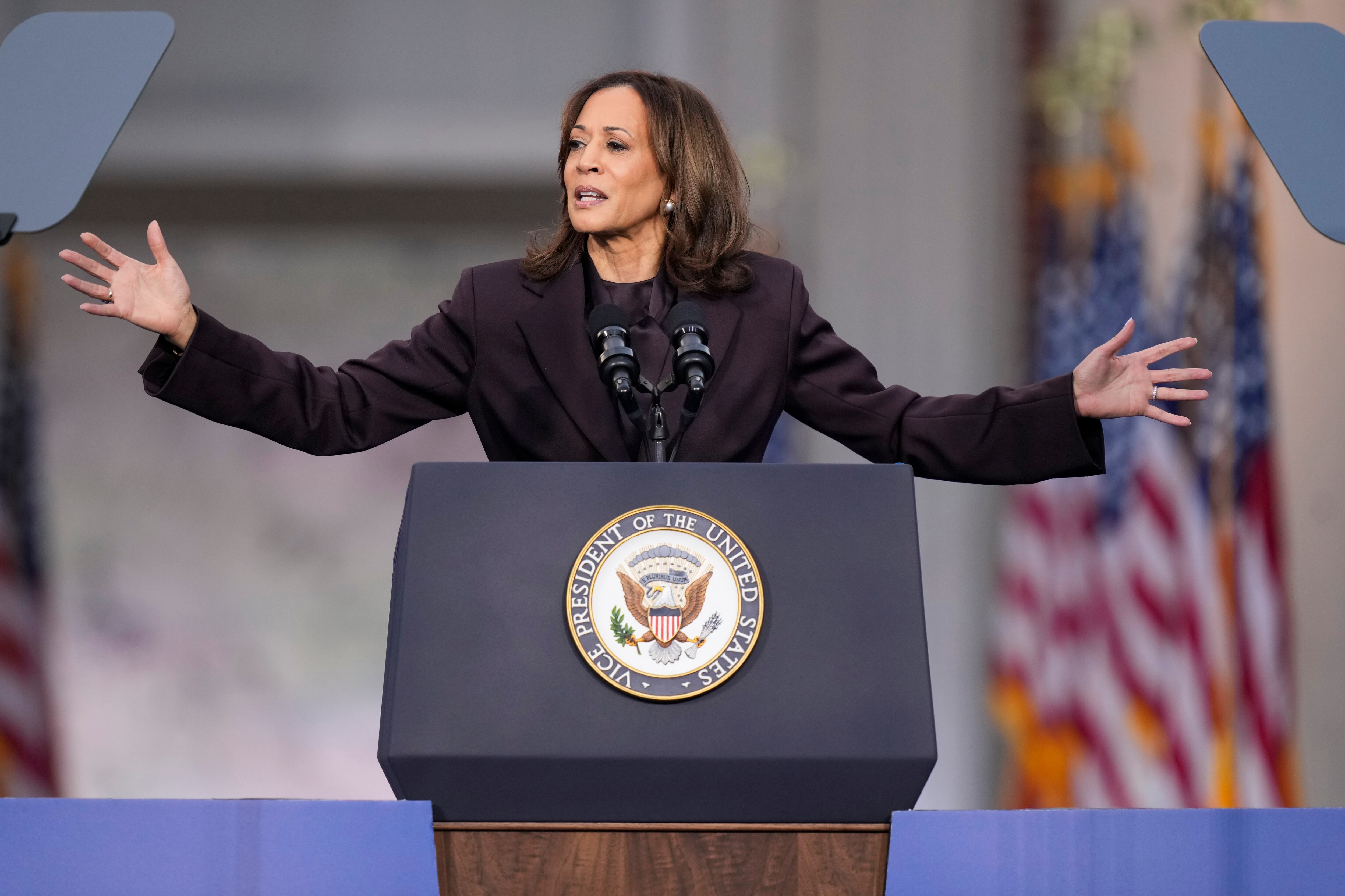 La vicepresidenta Kamala Harris pronuncia un discurso de concesión para las elecciones presidenciales de 2024 en el campus de la Universidad Howard en Washington