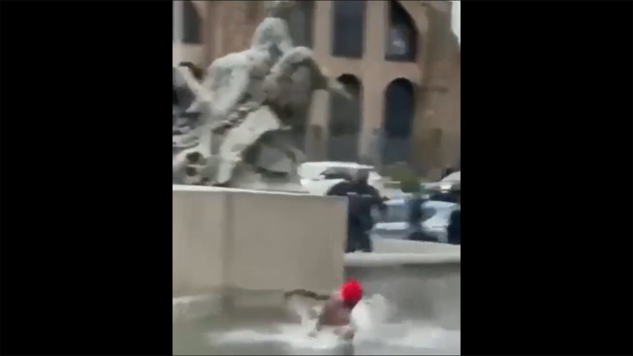 El sujeto fue rápidamente detenido por los uniformados.