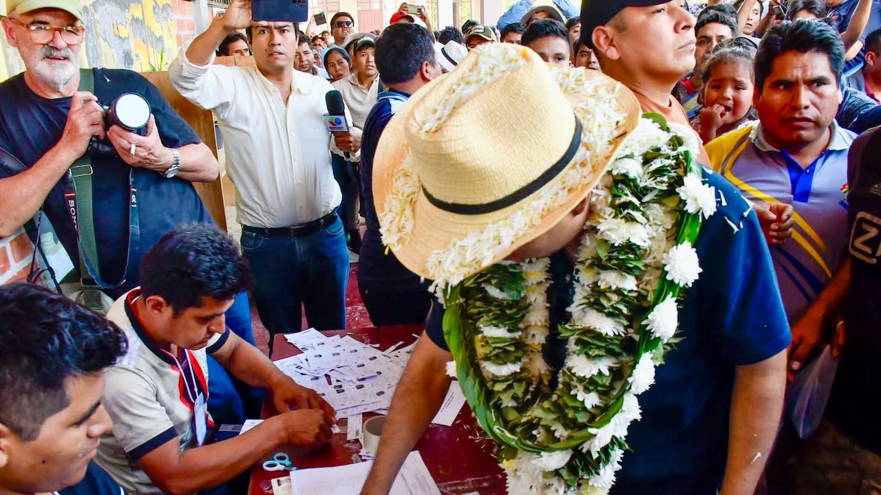 El candidato Andrónico Rodríguez durante la votación de este domingo, 17 de agosto, en las elecciones de Bolivia.
