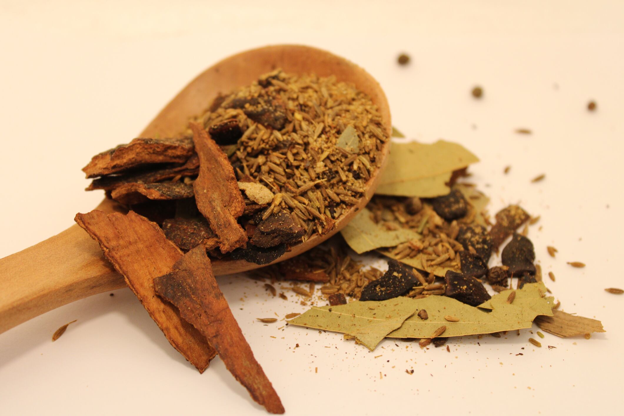 Celebrando tradiciones: descubra el poder del ritual con azúcar, canela y laurel, un antiguo rito para atraer prosperidad.