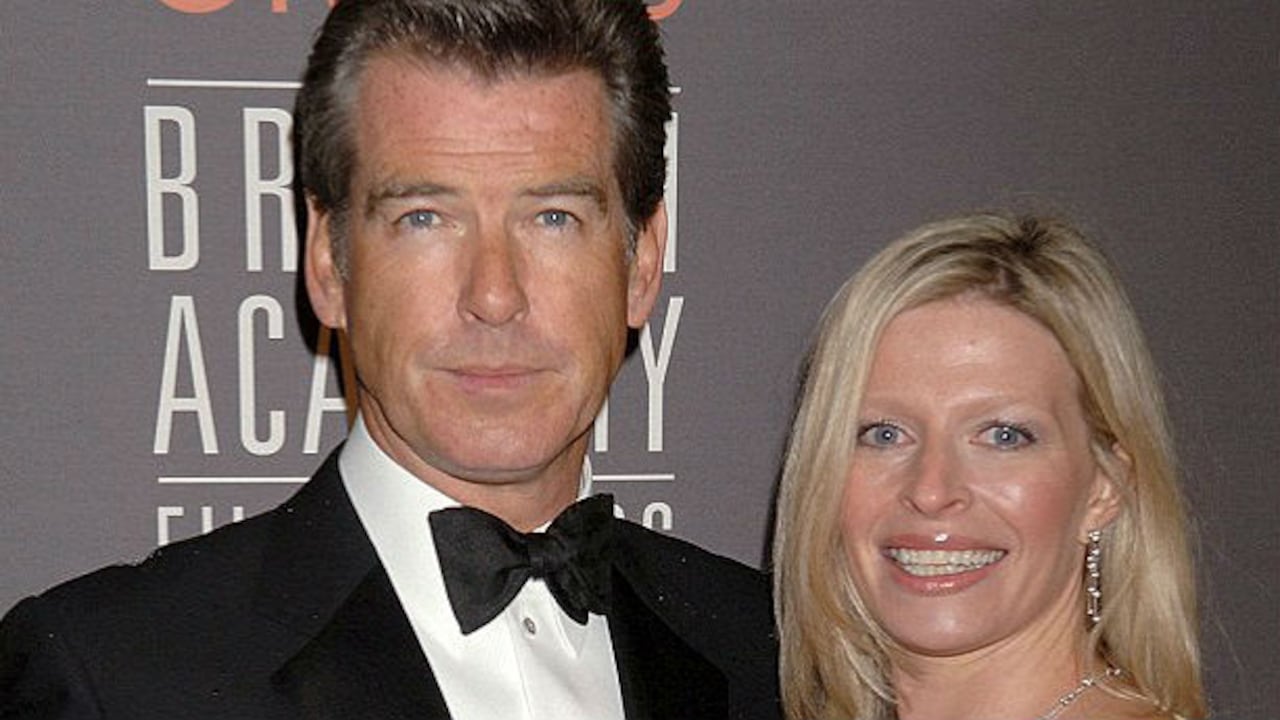 Pierce Brosnan y su hija Charlotte, en los BAFTA Film Awards en 2006.