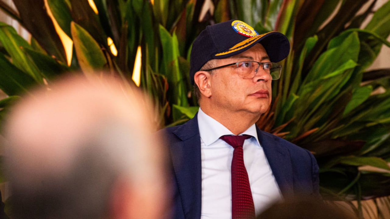 El presidente colombiano Gustavo Petro participa en la visita oficial del presidente brasileño Lula da Silva a Bogotá, Colombia, el 17 de abril de 2024. (Foto de Sebastian Barros/NurPhoto vía Getty Images)