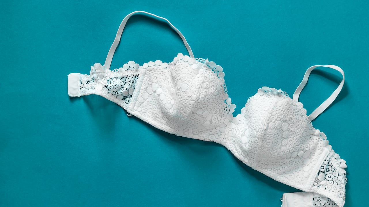 La mujer aseveró que no vale la pena arriesgar su vida por ponerse un brasier para verse mejor.