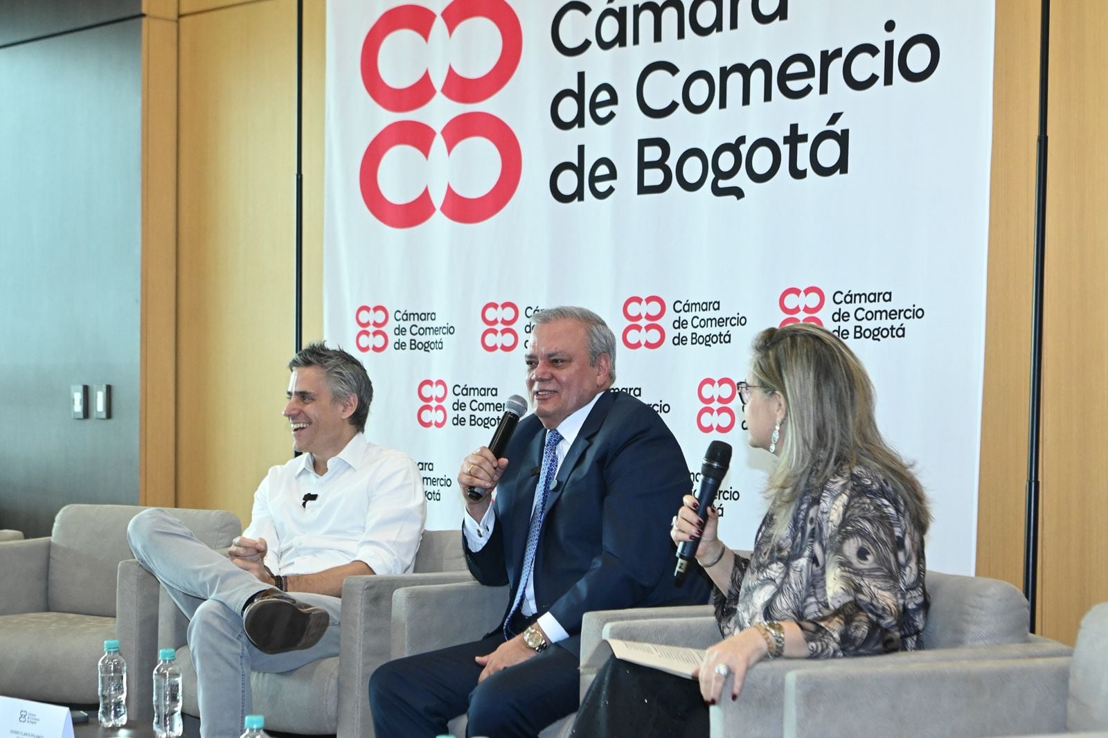 La Cámara de Comercio de Bogotá y Grupo Éxito impulsarán espacios de exhibición y comercialización para diseñadores y marcas locales.