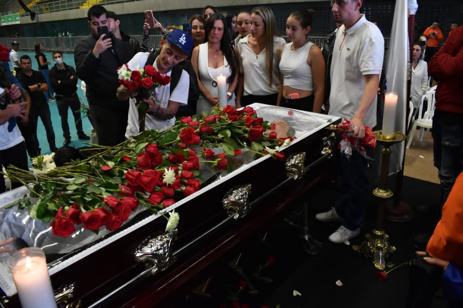 Valentina Gómez
José primo
Kenlly  gomez hija 
Catalina 
Carolina sobrina 
Mariana hija de kenlly 
María José 
Emanuel hermano de Carolina