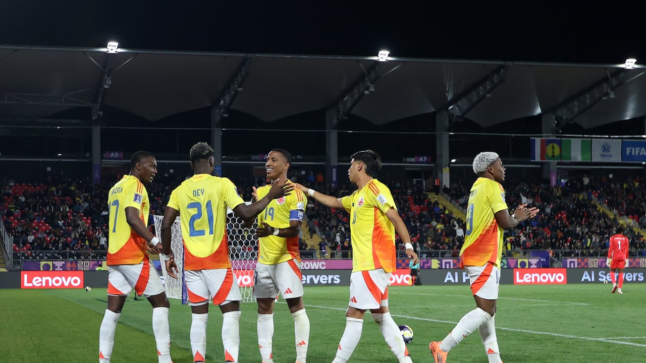 TALCA, CHILE - OCTOBER 05: Kener Gonzalez of Colombia celebrates scoring his team's first goal with teammates during the FIFA U-20 World Cup Chile 2025 Group F match between Nigeria and Colombia at Estadio Fiscal on October 05, 2025 in Talca, Chile. (Photo by Ricardo Moreira - FIFA/FIFA via Getty Images)