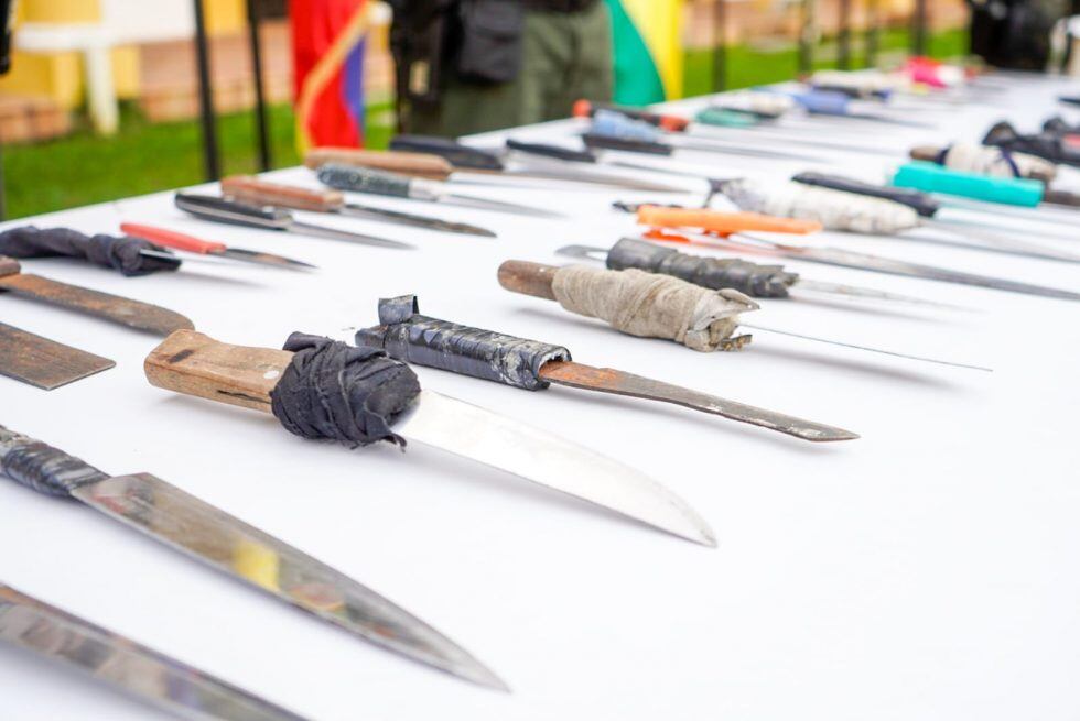 Cuchillos incautados en Bucaramanga.