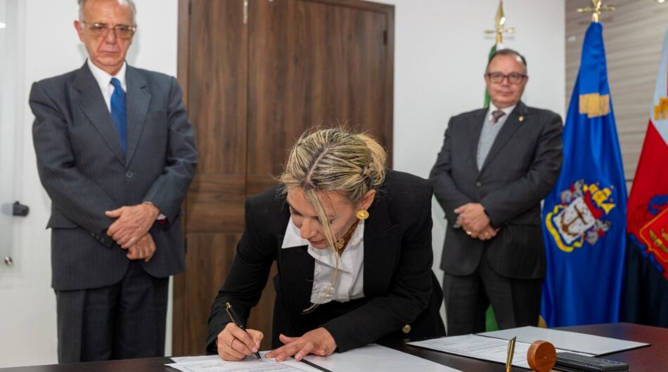 Posesión de la superintendencia de Vigilancia y Seguridad Privada por parte del entonces ministro de Defensa, Iván Velásquez.