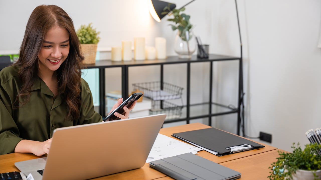 Múltiples compañías abren ofertas laborales con la oportunidad de trabajo remoto.