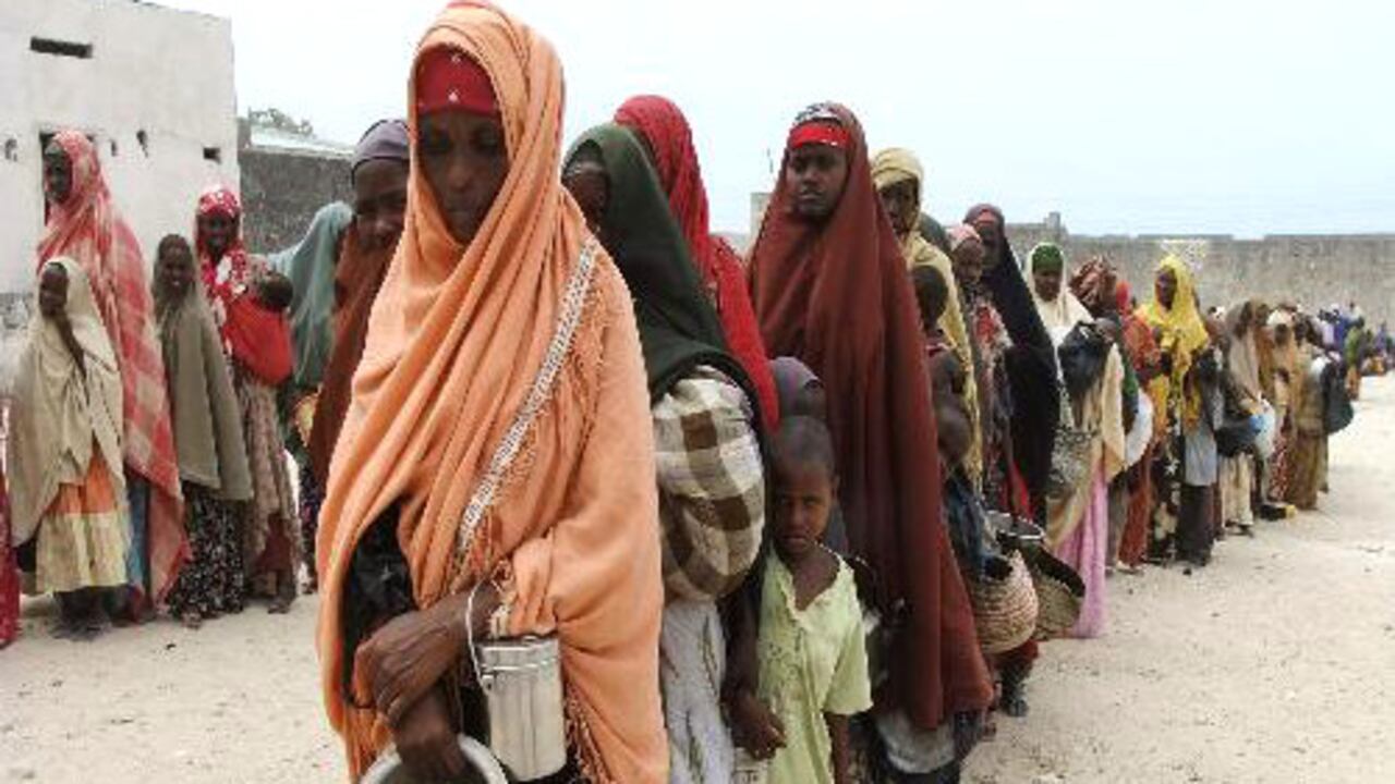 En zonas menos desarrolladas como África, la pérdida de comida se debe a problemas en transporte y almacenaje, mientras que en países más desarrollados obedece a la dimensión masiva de los desperdicios.